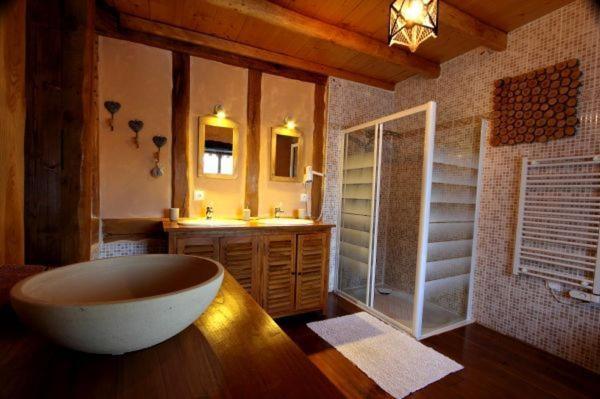 Le Domaine Des Papillons Hotel Beaujeu-Saint-Vallier-et-Pierrejux Luaran gambar