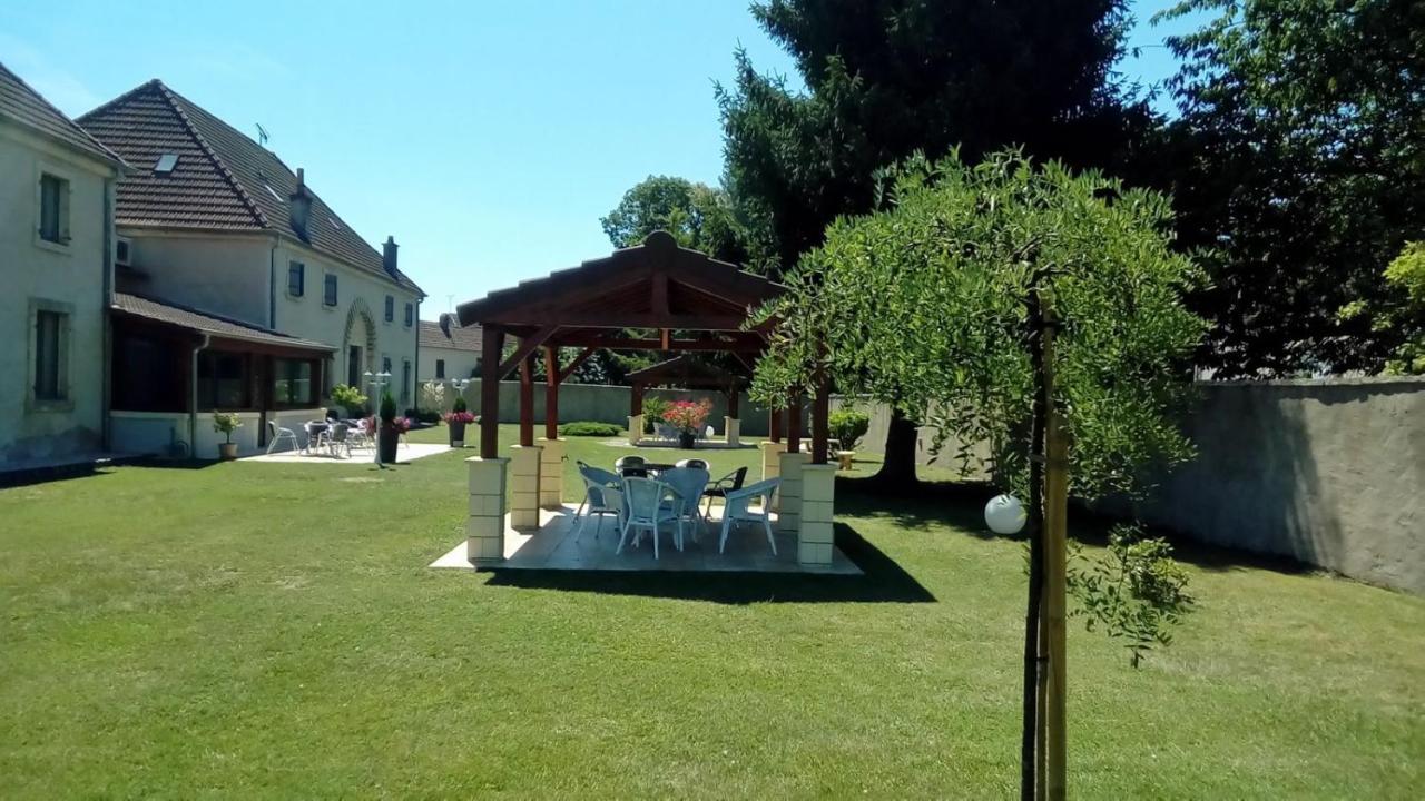 Le Domaine Des Papillons Hotel Beaujeu-Saint-Vallier-et-Pierrejux Luaran gambar