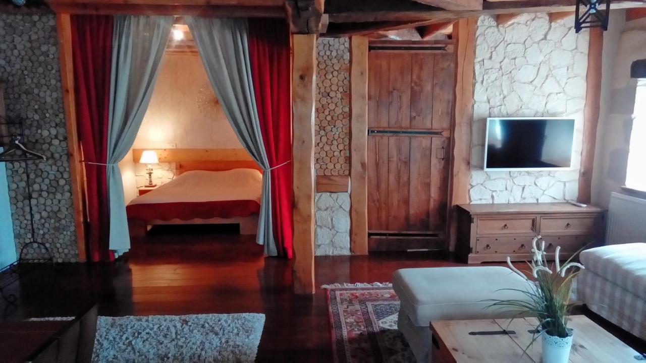 Le Domaine Des Papillons Hotel Beaujeu-Saint-Vallier-et-Pierrejux Luaran gambar