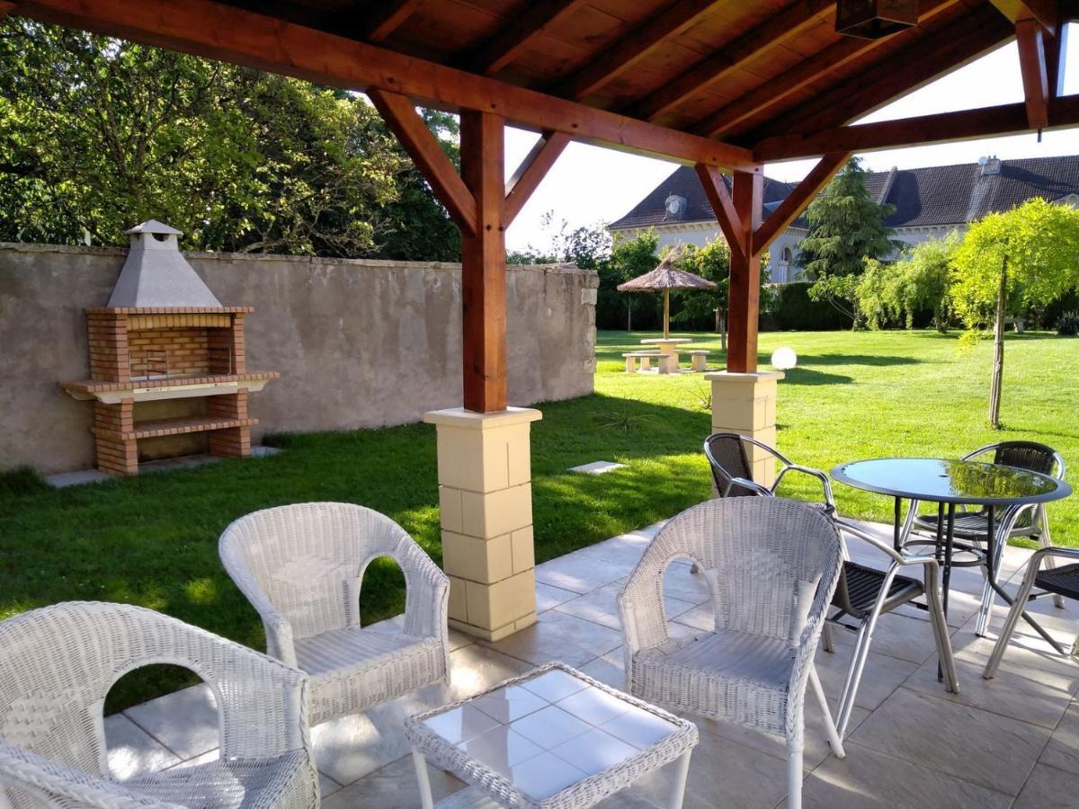 Le Domaine Des Papillons Hotel Beaujeu-Saint-Vallier-et-Pierrejux Luaran gambar