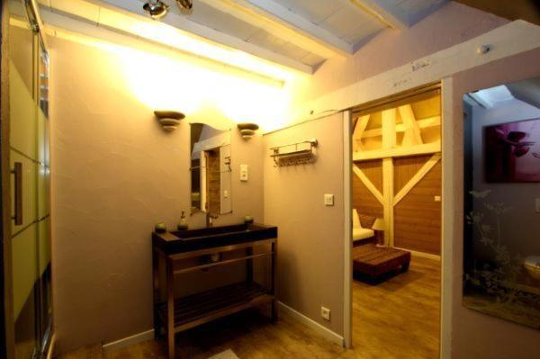 Le Domaine Des Papillons Hotel Beaujeu-Saint-Vallier-et-Pierrejux Bilik gambar