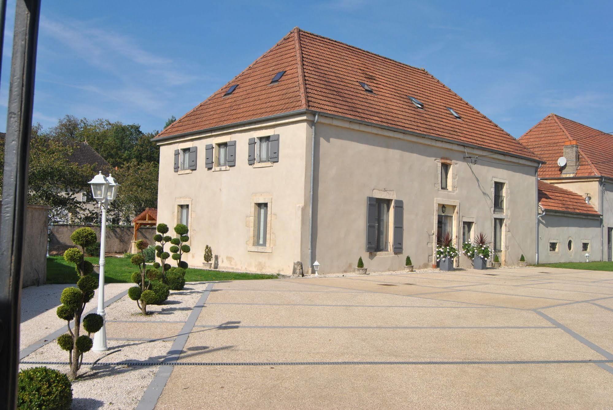 Le Domaine Des Papillons Hotel Beaujeu-Saint-Vallier-et-Pierrejux Luaran gambar