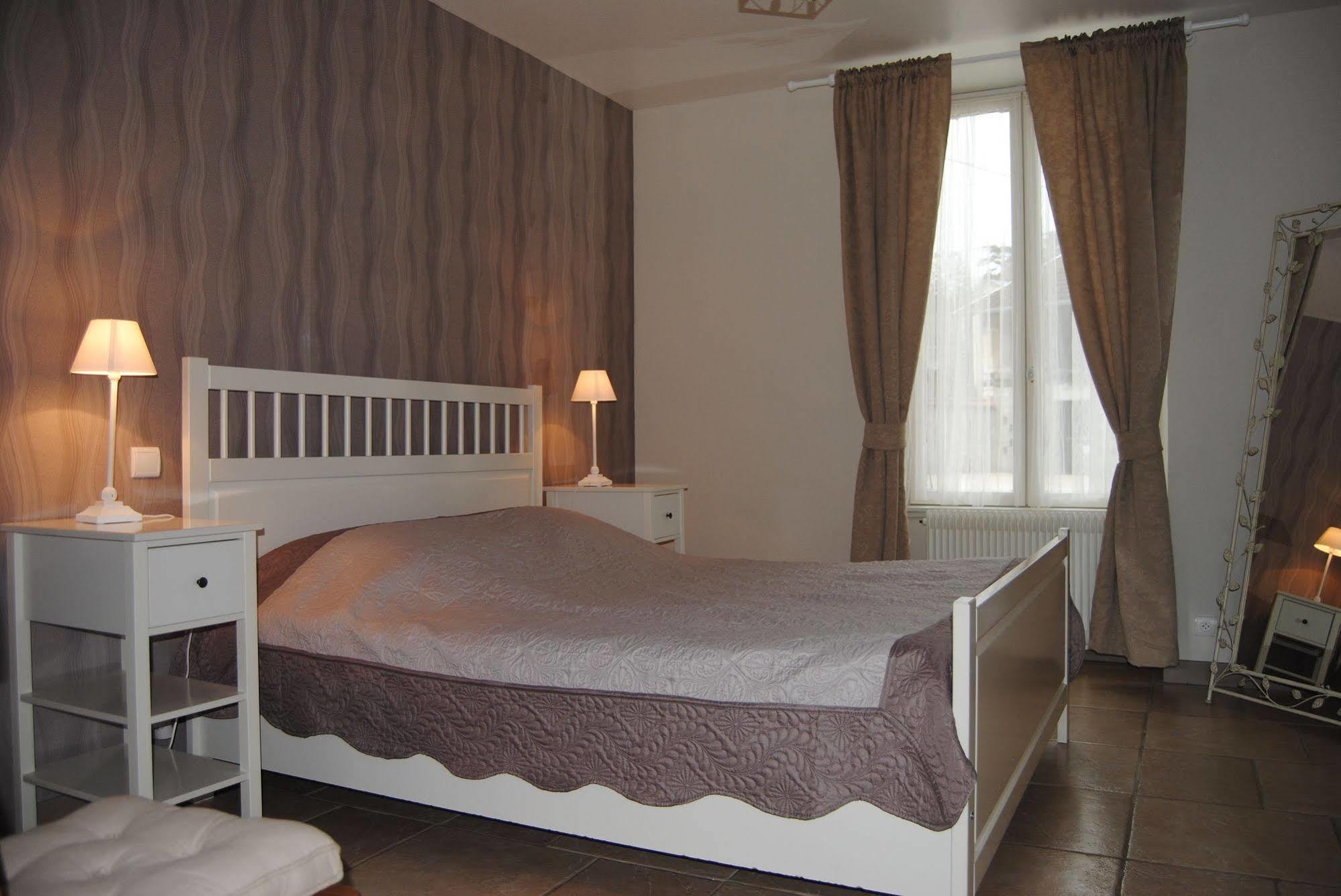 Le Domaine Des Papillons Hotel Beaujeu-Saint-Vallier-et-Pierrejux Luaran gambar
