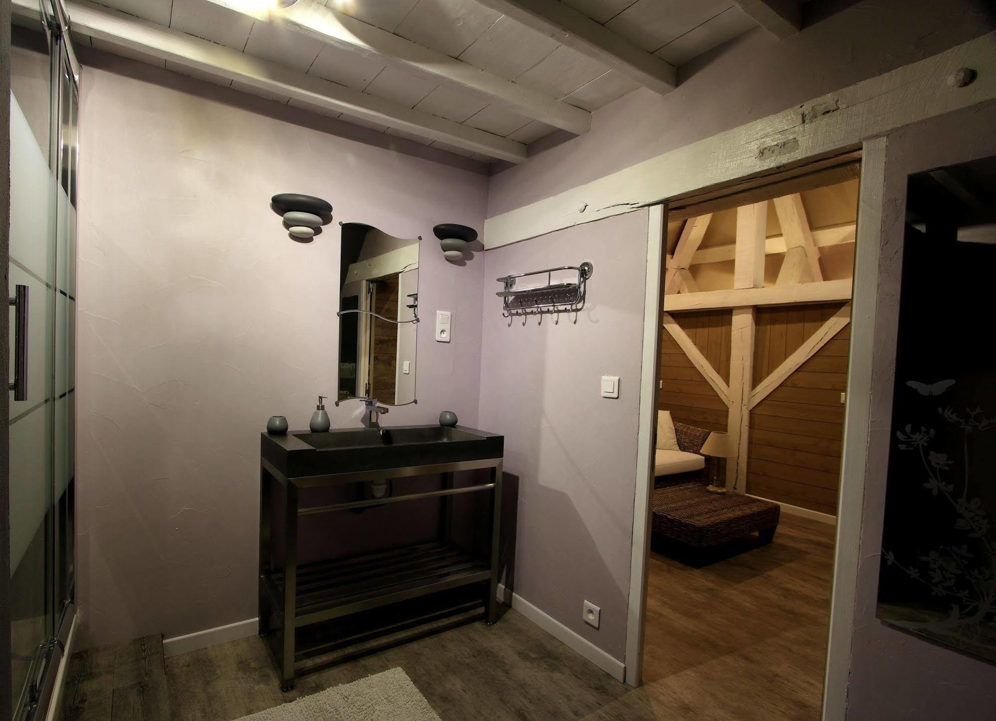 Le Domaine Des Papillons Hotel Beaujeu-Saint-Vallier-et-Pierrejux Luaran gambar