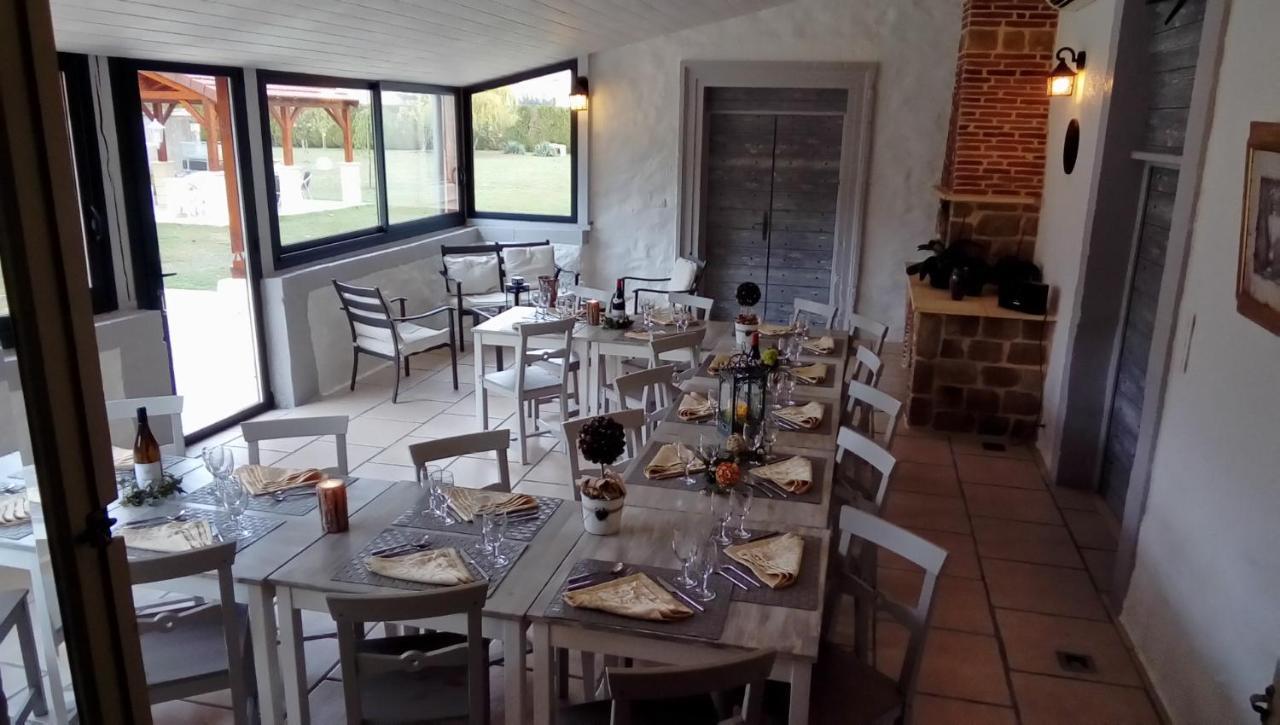Le Domaine Des Papillons Hotel Beaujeu-Saint-Vallier-et-Pierrejux Luaran gambar