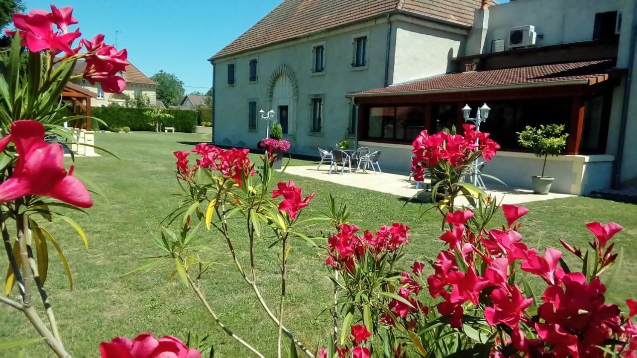 Le Domaine Des Papillons Hotel Beaujeu-Saint-Vallier-et-Pierrejux Luaran gambar